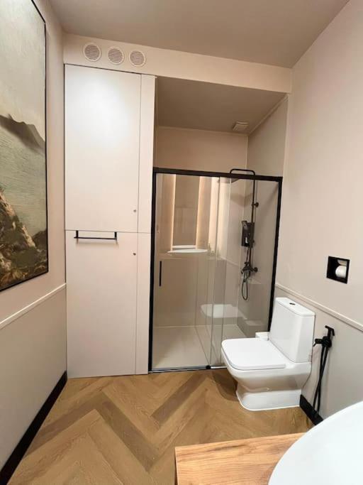 Littlehouse- Entire Property For Maximum 4 People Bucarest Extérieur photo