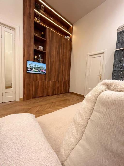 Littlehouse- Entire Property For Maximum 4 People Bucarest Extérieur photo